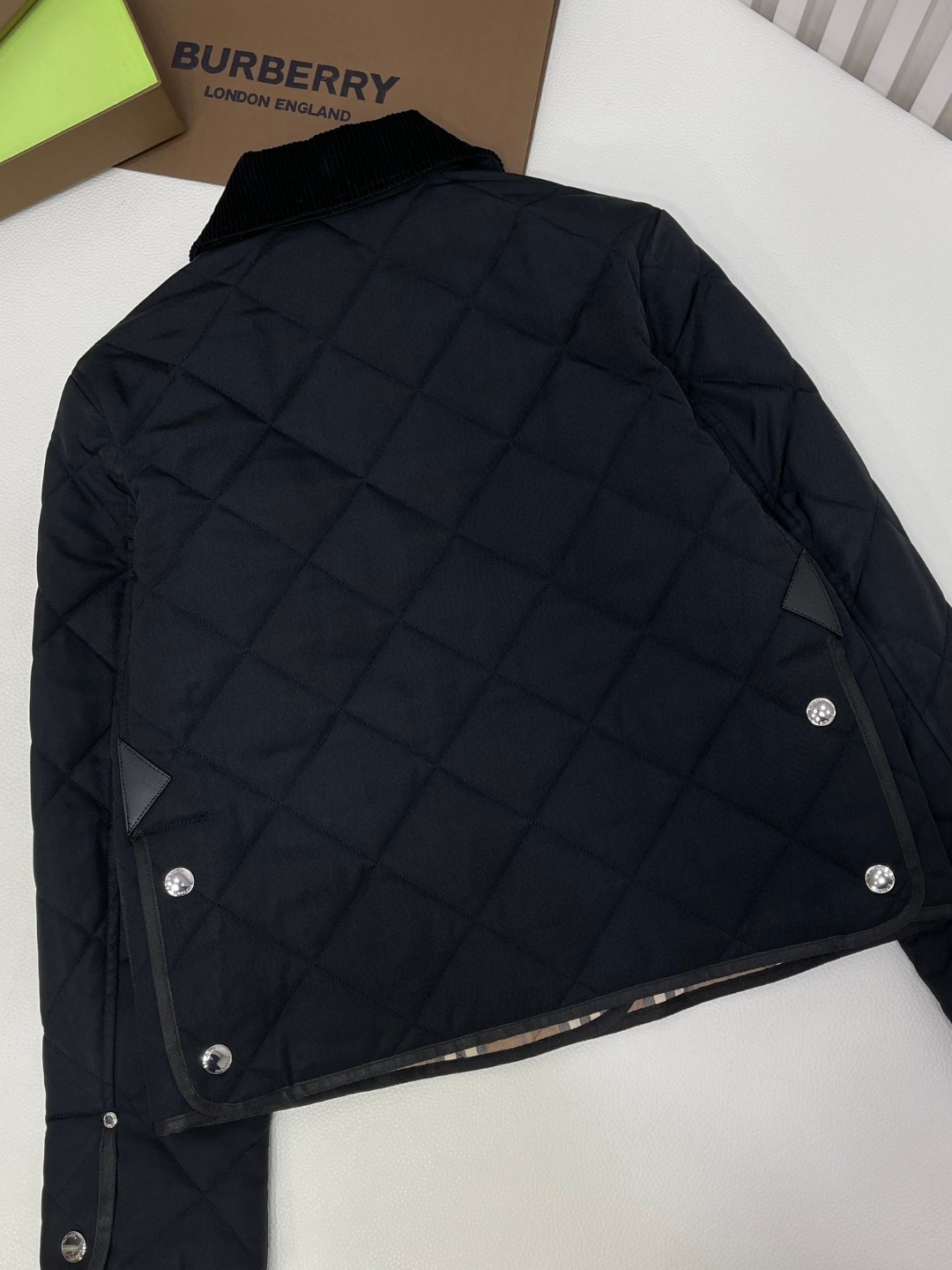 Burberry 巴宝莉 纯色翻领单排扣夹克 外套 长袖 短款 秋冬款 黑色 米色 80565751