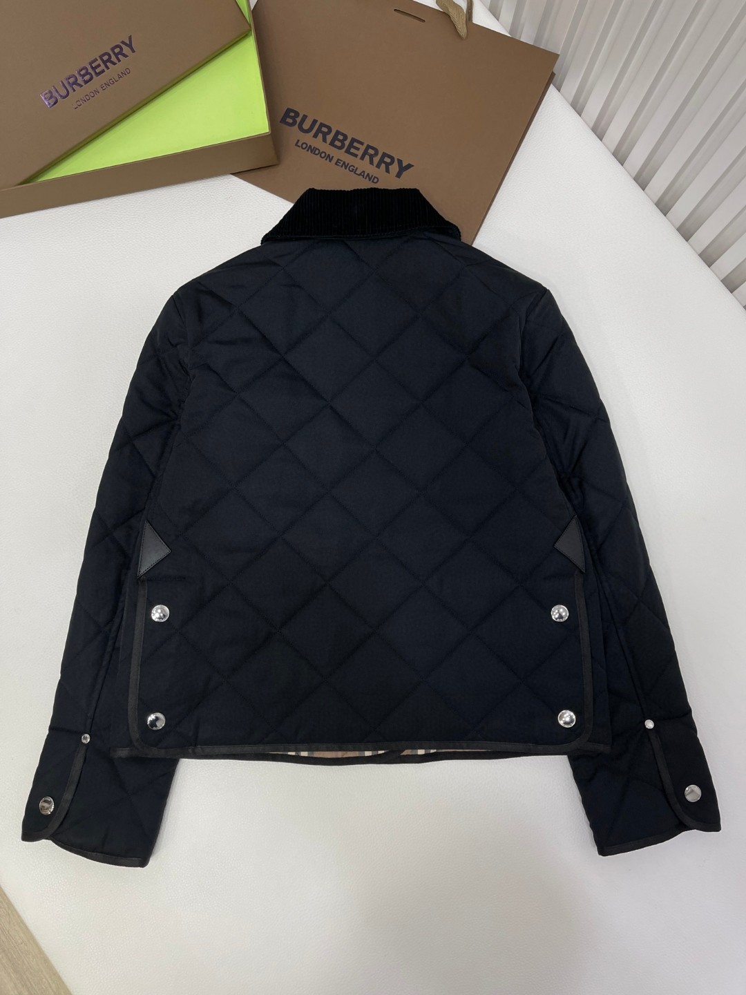 Burberry 巴宝莉 纯色翻领单排扣夹克 外套 长袖 短款 秋冬款 黑色 米色 80565751