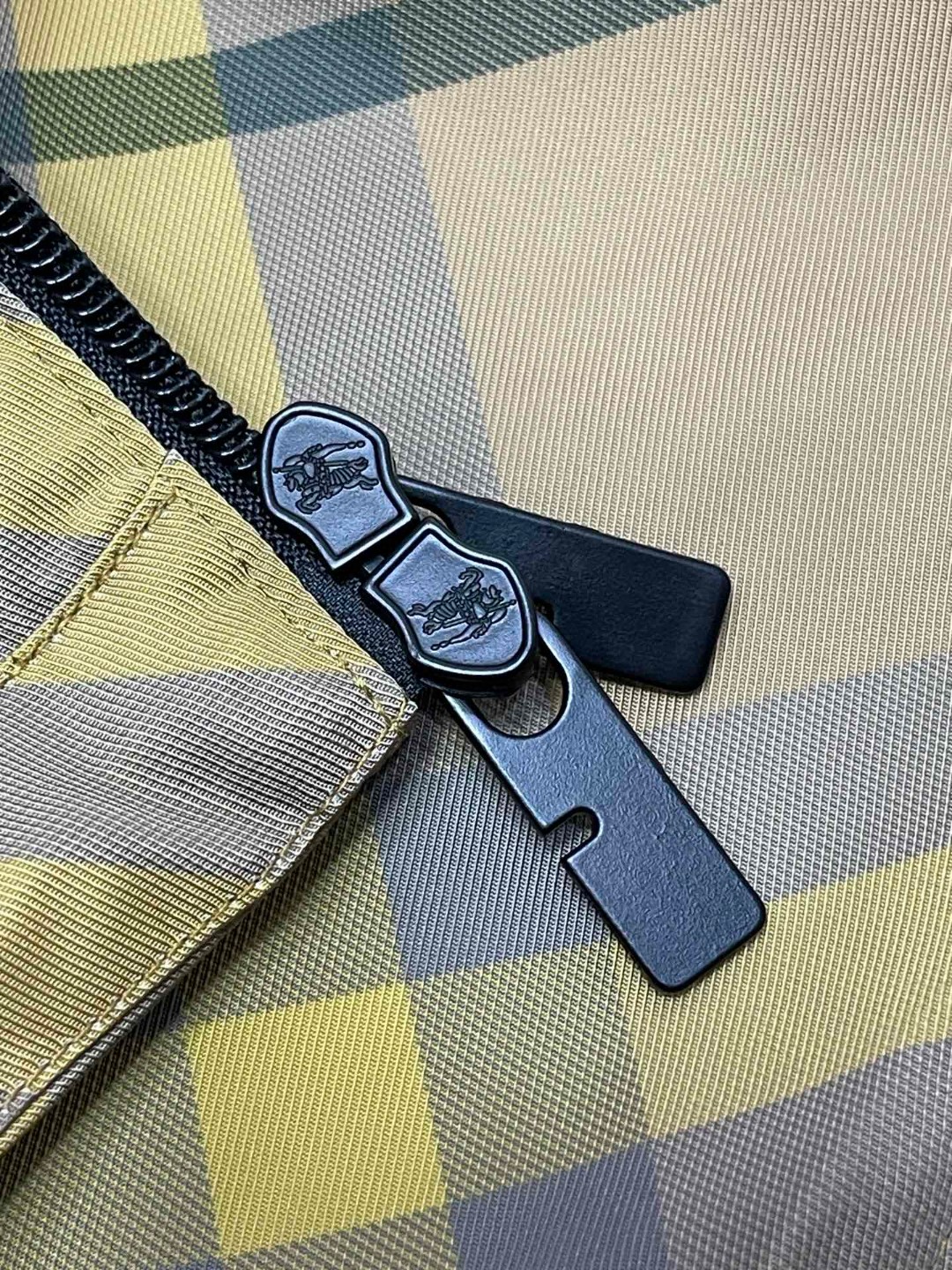 Burberry 巴宝莉 格纹拉链连帽夹克 长袖 外套 短款 女款 黄色 80823181