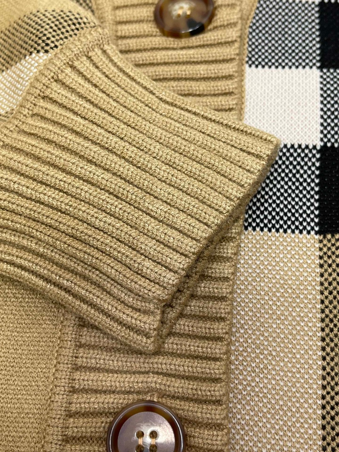 Burberry 巴宝莉 格纹V领针织衫 毛衣 外套 长袖 秋冬款 米棕色 80391531