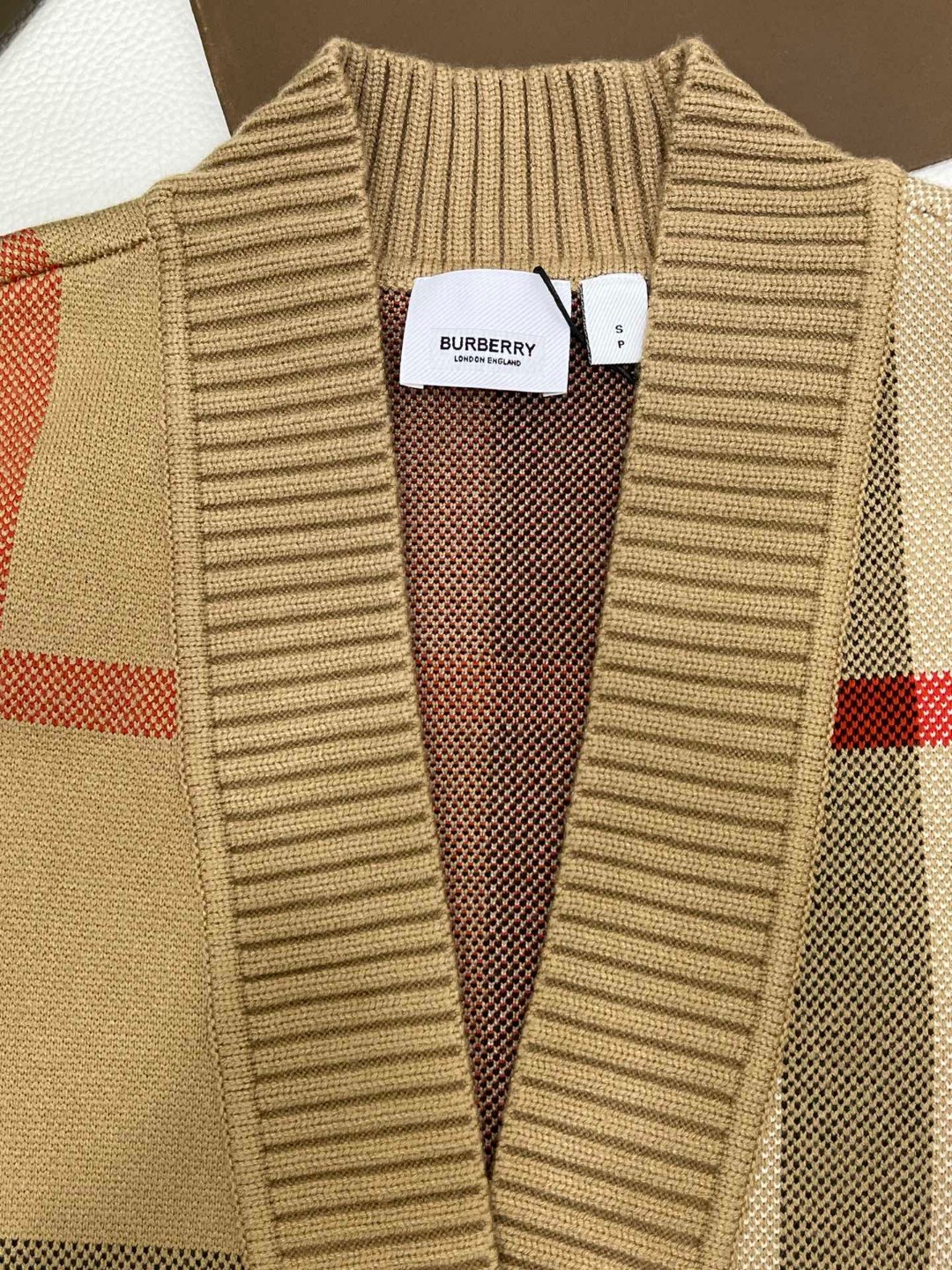 Burberry 巴宝莉 格纹V领针织衫 毛衣 外套 长袖 秋冬款 米棕色 80391531