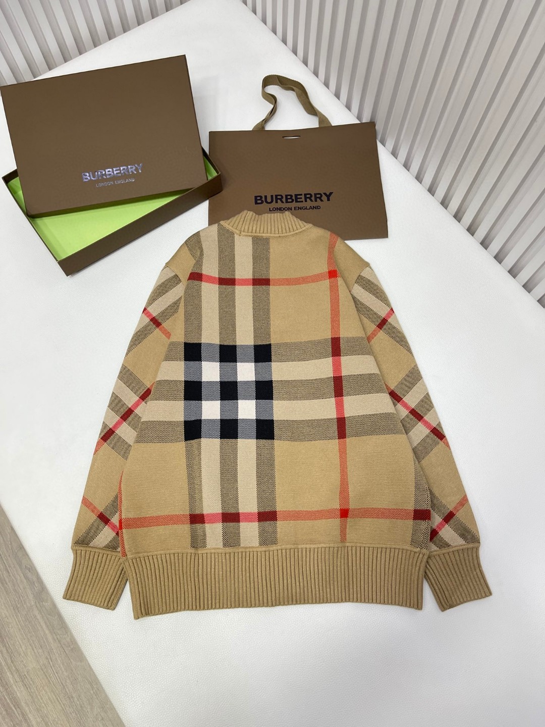 Burberry 巴宝莉 格纹V领针织衫 毛衣 外套 长袖 秋冬款 米棕色 80391531