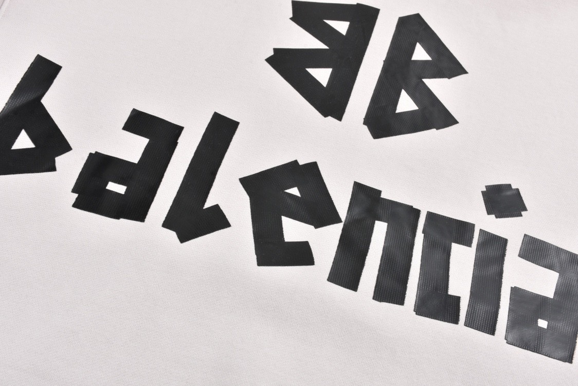 Balenciaga 巴黎世家 胶带字母logo印花 连帽卫衣 破洞 外套 长袖 秋冬 黑色 白色 739024TQVQ91073