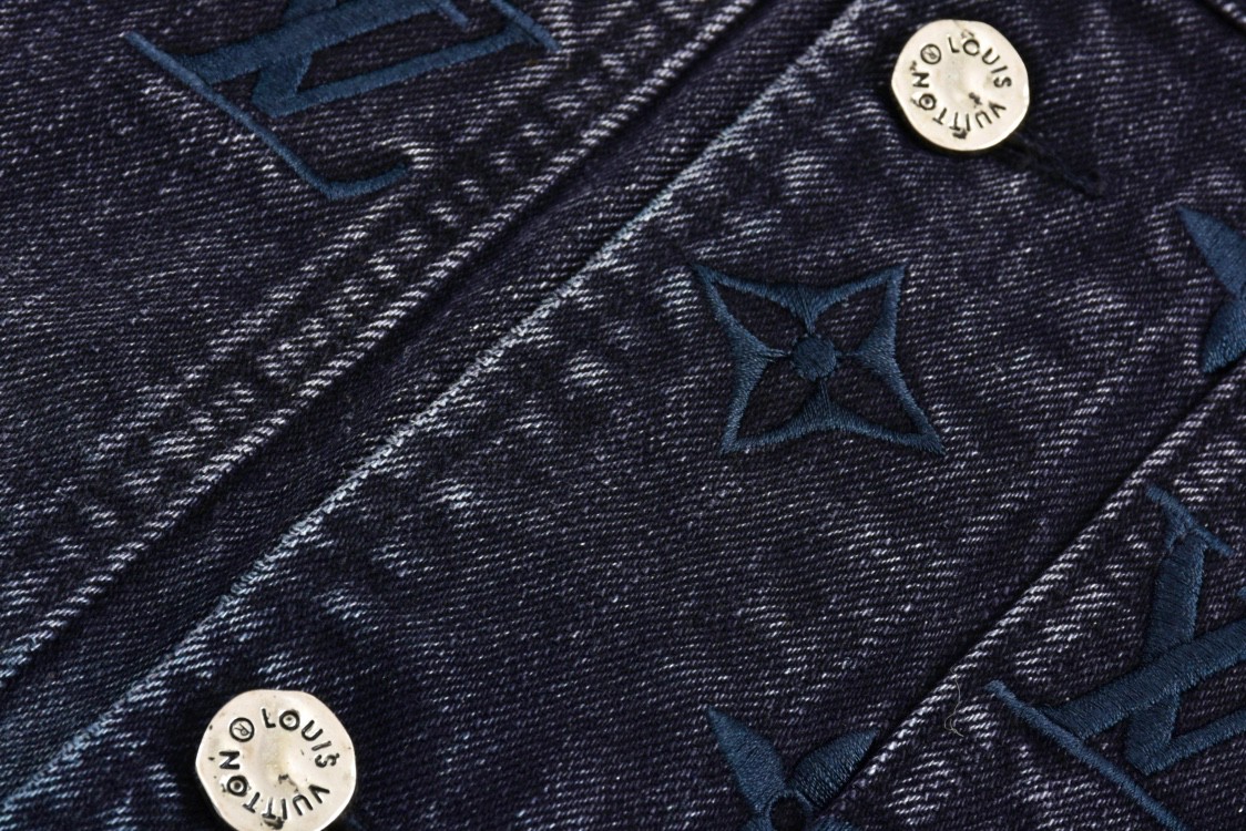 LOUIS VUITTON 路易威登 刺绣字母logo渐变单排扣牛仔外套 夹克 长袖 外套 牛仔衣 雾霾蓝 1AFV97