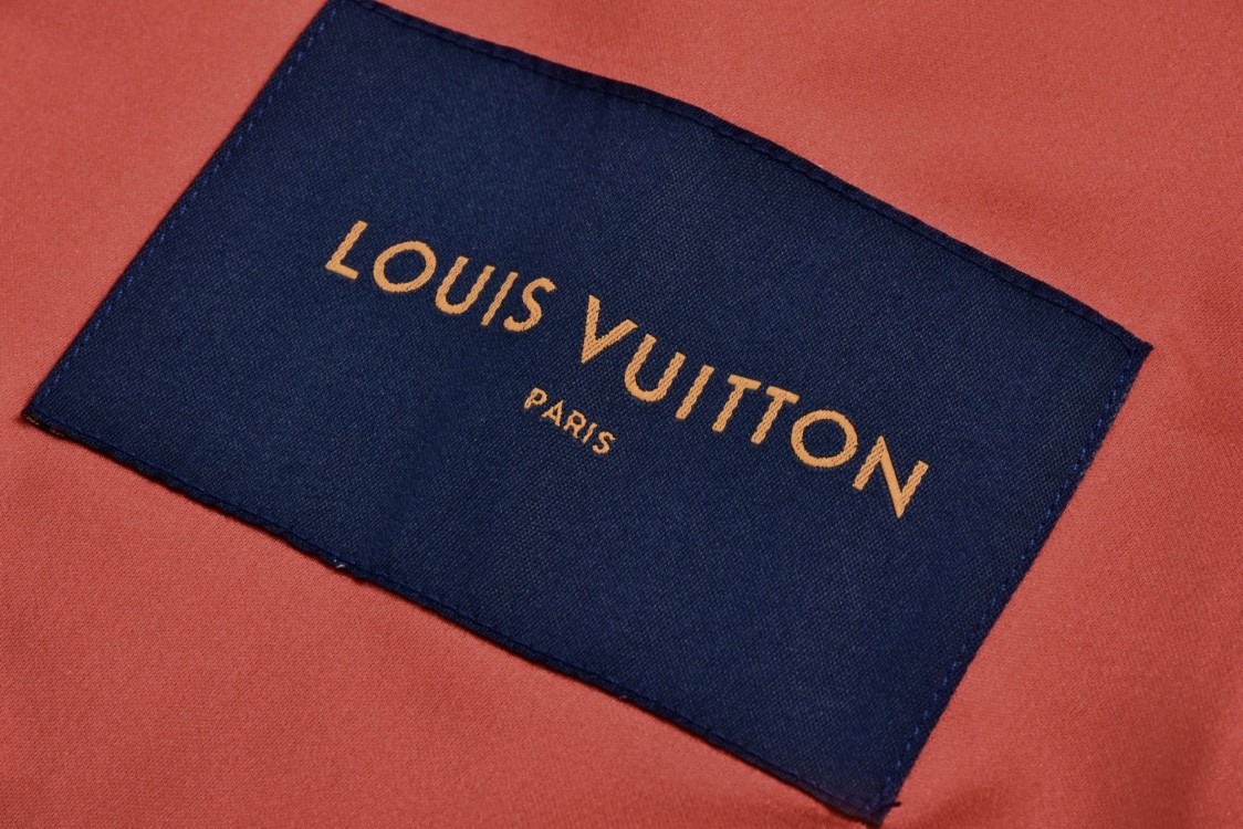 LOUIS VUITTON 路易威登 字母刺绣logo烫钻珍珠拼接皮袖棒球服 夹克 长袖 外套 秋冬款 红色 1AFIQ9