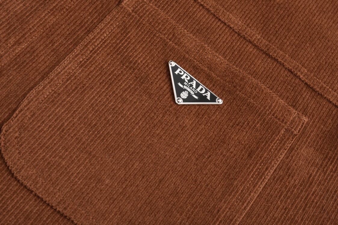 PRADA 普拉达 纯色胸前口袋logo徽标灯芯绒衬衫 外套 长袖 焦糖色 GEC090-1449-F098L-S-232