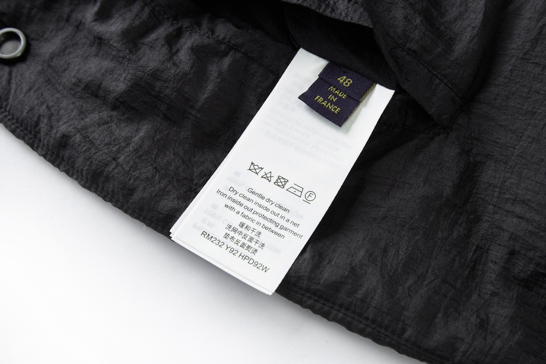 LOUIS VUITTON 路易威登 字母刺绣logo马甲 背心 棉服 外套 秋冬款 黑色 1AB5FV