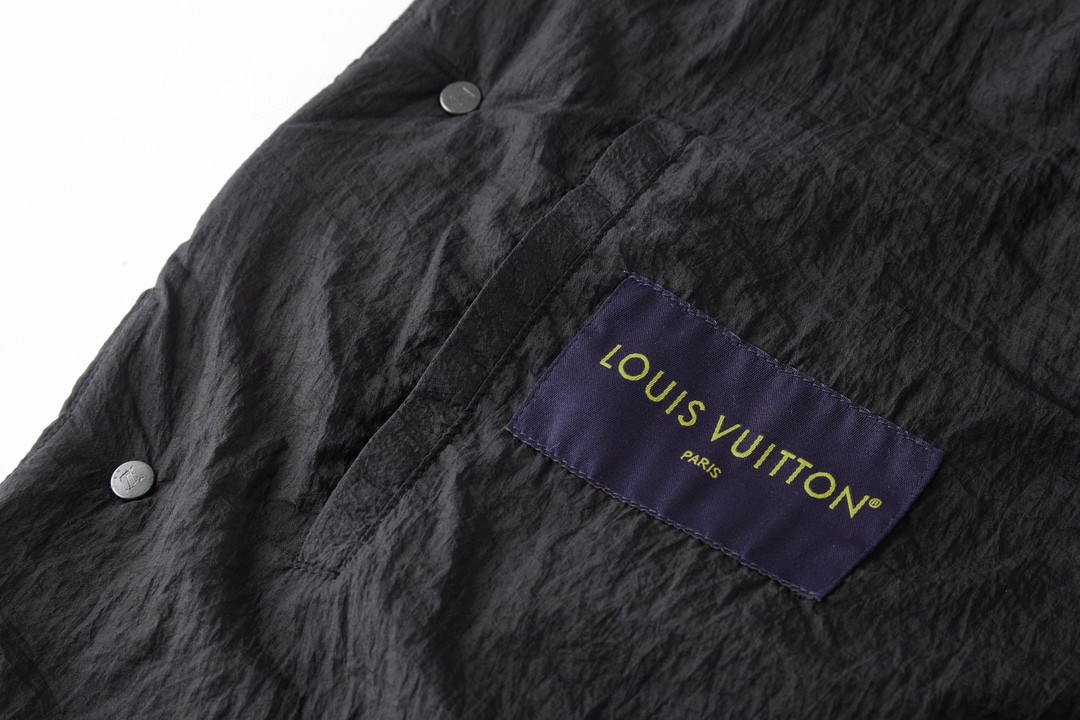 LOUIS VUITTON 路易威登 字母刺绣logo马甲 背心 棉服 外套 秋冬款 黑色 1AB5FV