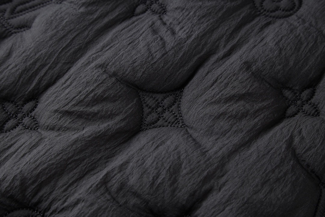 LOUIS VUITTON 路易威登 字母刺绣logo马甲 背心 棉服 外套 秋冬款 黑色 1AB5FV