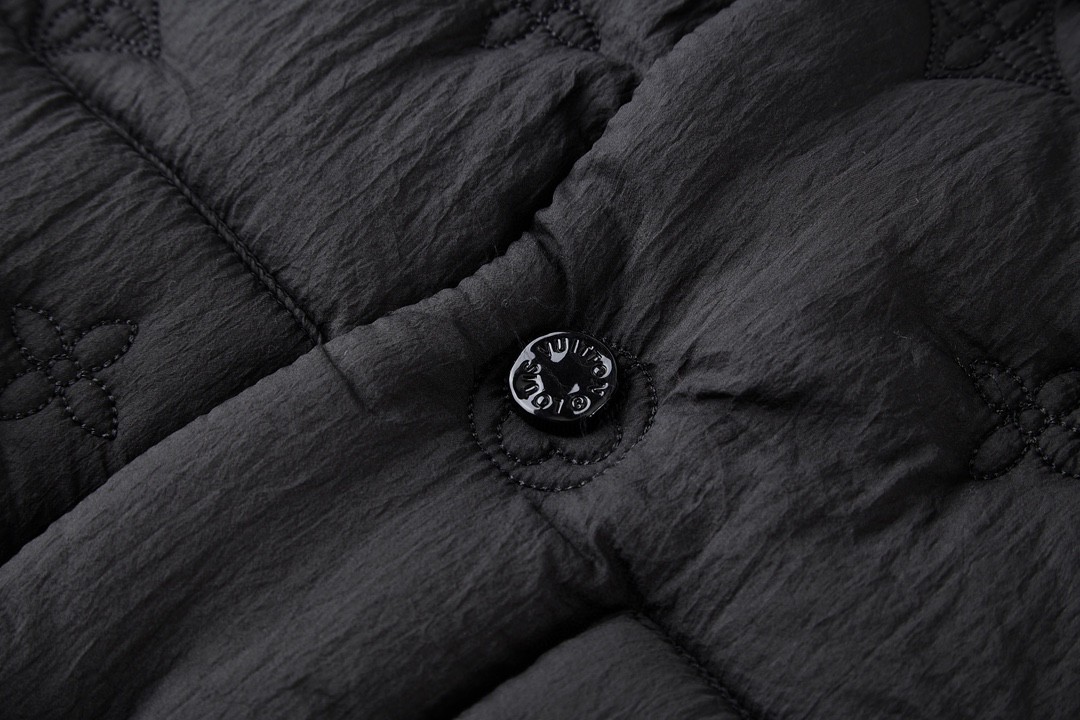 LOUIS VUITTON 路易威登 字母刺绣logo马甲 背心 棉服 外套 秋冬款 黑色 1AB5FV