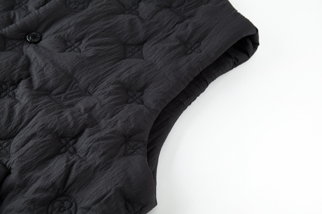 LOUIS VUITTON 路易威登 字母刺绣logo马甲 背心 棉服 外套 秋冬款 黑色 1AB5FV