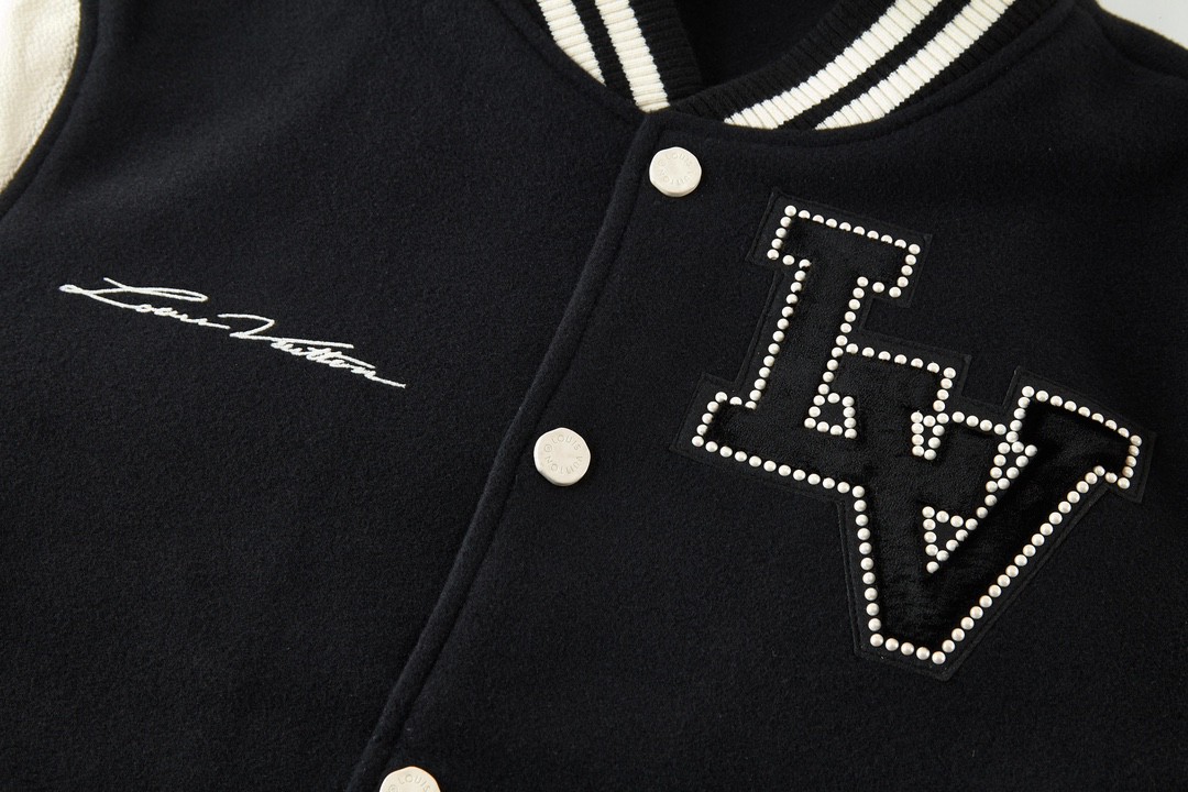 高定系列 LOUIS VUITTON 路易威登 珍珠字母logo皮袖夹克 棒球服 外套 长袖 黑色 1AFINP
