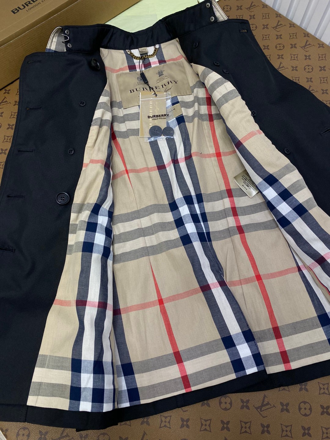 Burberry 巴宝莉 英伦风纯色翻领双排扣风衣 夹克 外套 长袖 中长款 秋冬款 杏色 黑色 