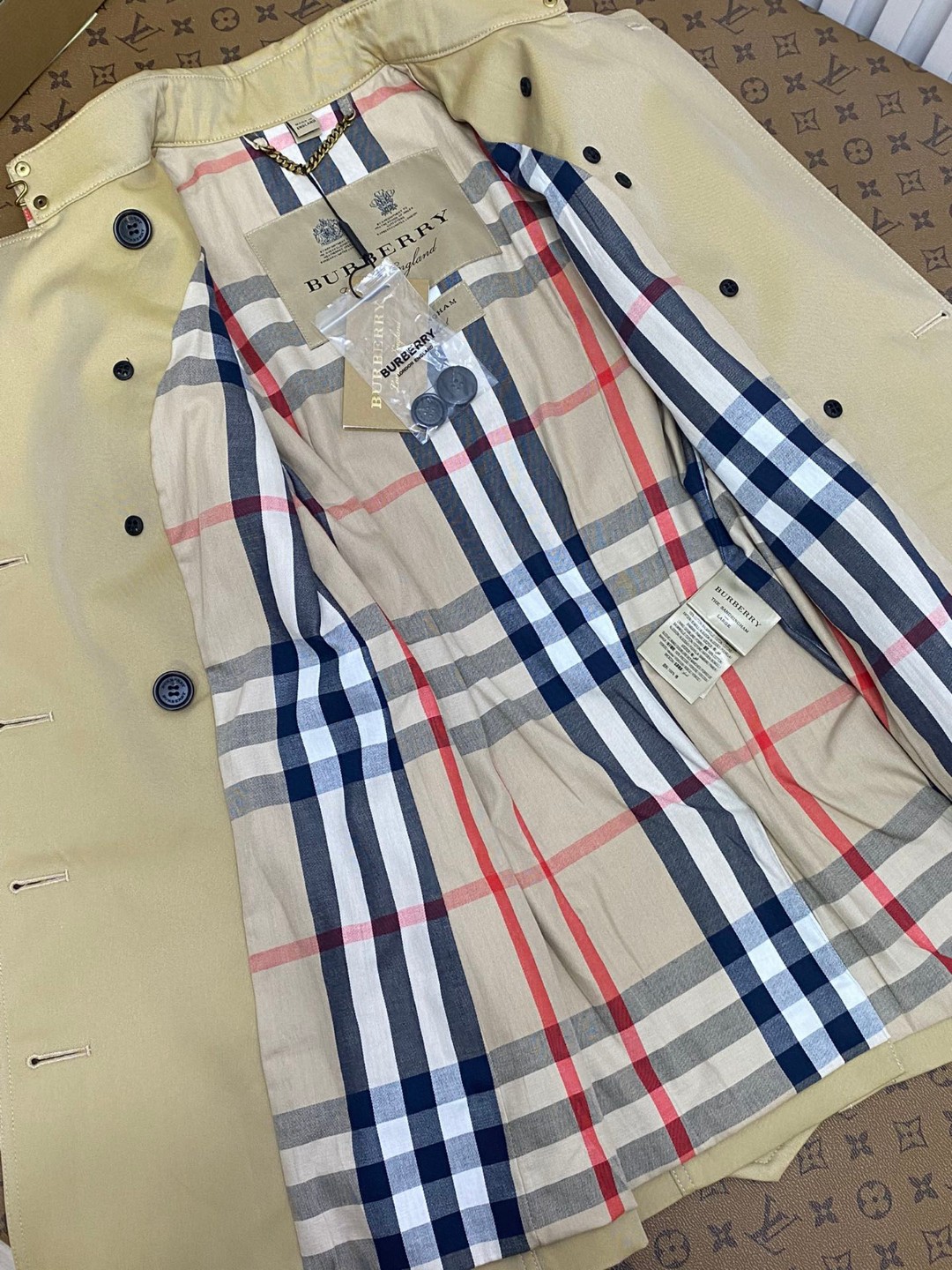 Burberry 巴宝莉 英伦风纯色翻领双排扣风衣 夹克 外套 长袖 中长款 秋冬款 杏色 黑色 