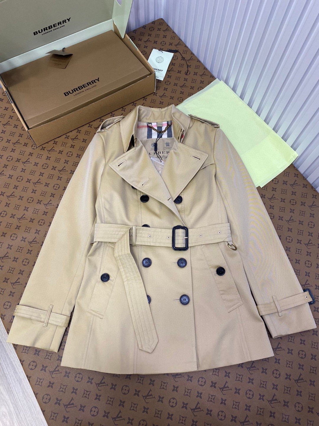 Burberry 巴宝莉 英伦风纯色翻领双排扣风衣 夹克 外套 长袖 中长款 秋冬款 杏色 黑色 