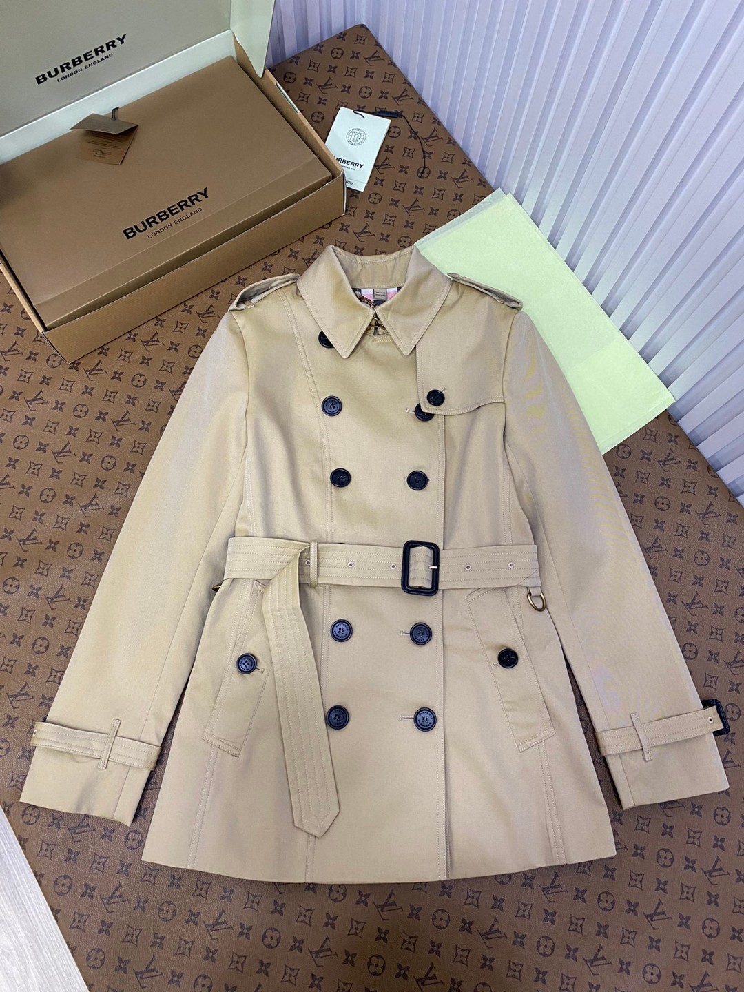 Burberry 巴宝莉 英伦风纯色翻领双排扣风衣 夹克 外套 长袖 中长款 秋冬款 杏色 黑色 