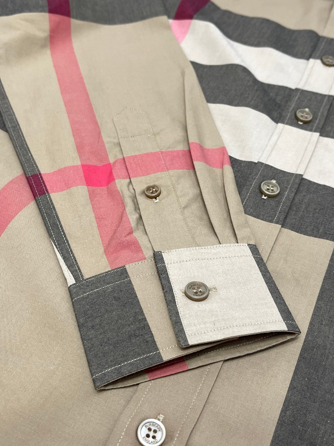 Burberry 巴宝莉 拼色格纹衬衫 长袖 外套 秋冬款 卡其色 8010213