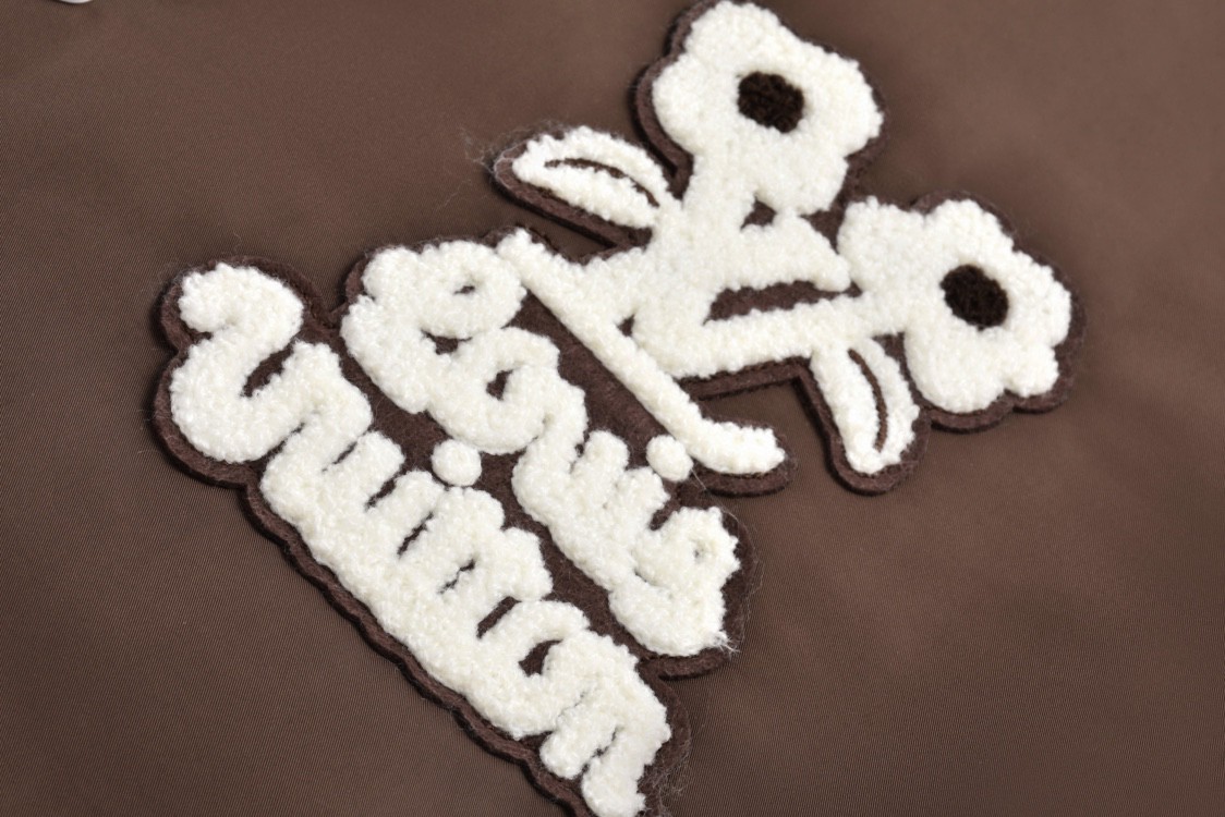 LOUIS VUITTON 路易威登 Tyler 联名 Logo字母贴花拼接皮袖棒球服 夹克 长袖 外套 棕色 1AFPWT