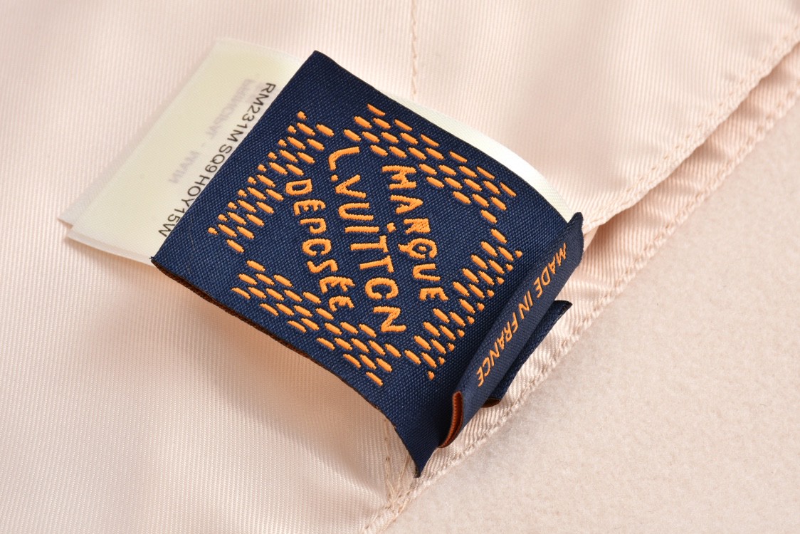 LOUIS VUITTON 路易威登 刺绣钉珠拼接皮袖连帽棒球服 夹克 长袖 外套 米色 1AFQM5