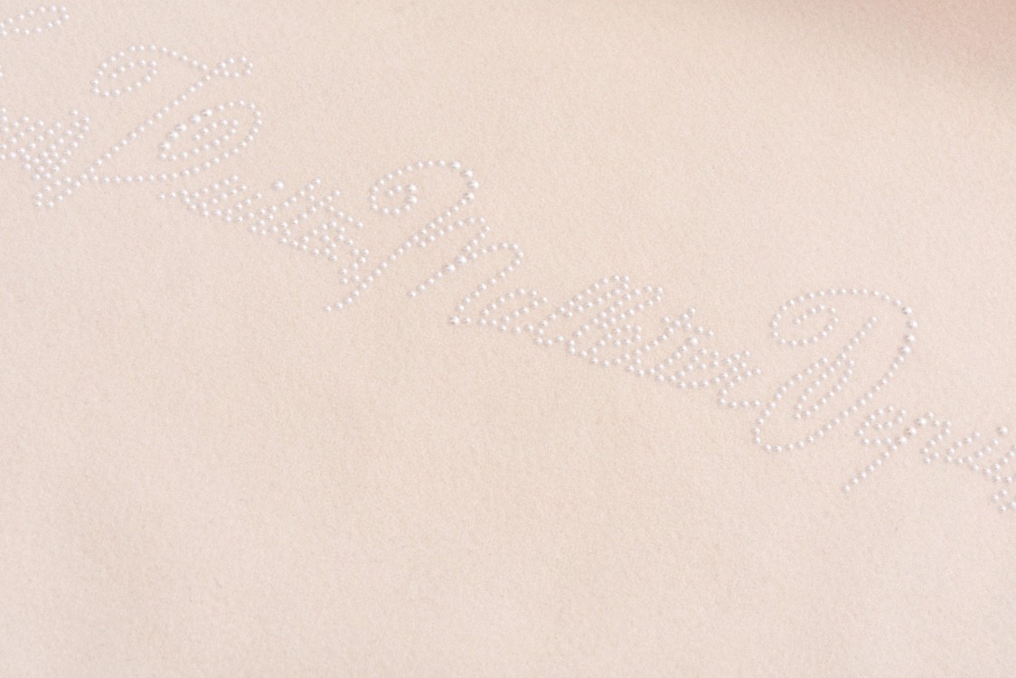 LOUIS VUITTON 路易威登 刺绣钉珠拼接皮袖连帽棒球服 夹克 长袖 外套 米色 1AFQM5