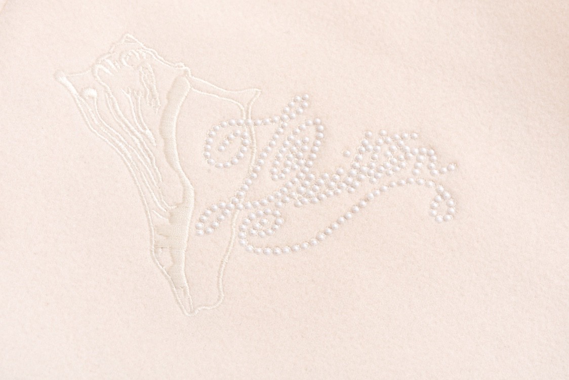 LOUIS VUITTON 路易威登 刺绣钉珠拼接皮袖连帽棒球服 夹克 长袖 外套 米色 1AFQM5