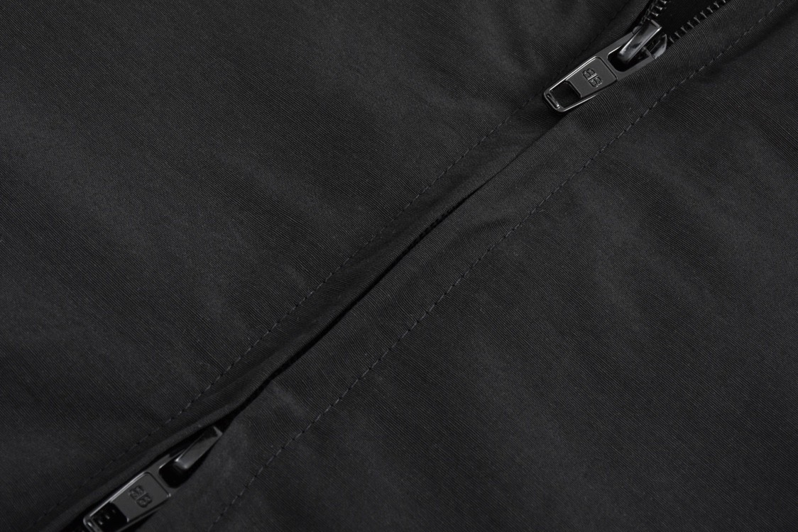 Balenciaga 巴黎世家 后背胶带字母logo拉链夹克 冲锋衣 外套 长袖 秋冬 黑色 白色 794468TPQ389000