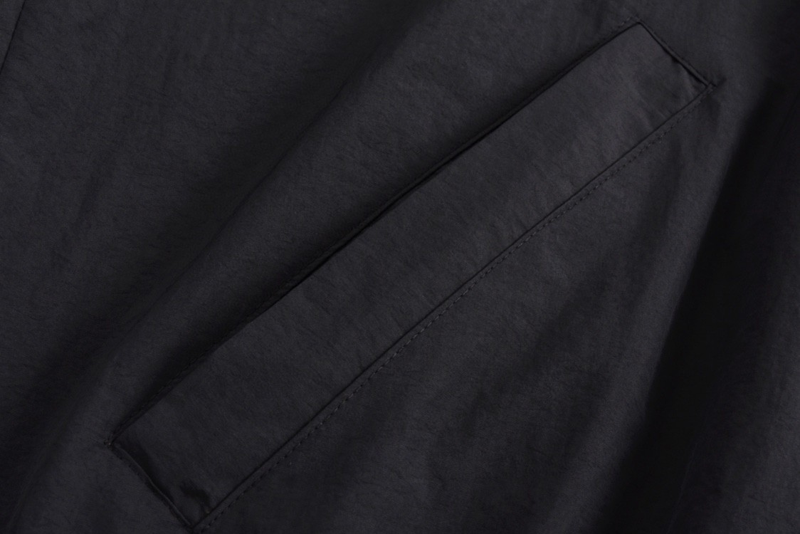 Balenciaga 巴黎世家 后背黄色胶带字母logo拉链夹克 冲锋衣 外套 长袖 秋冬 黑色 794465TPQ381000