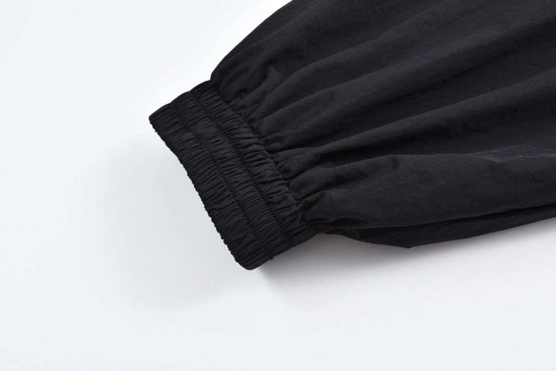 Balenciaga 巴黎世家 后背黄色胶带字母logo拉链夹克 冲锋衣 外套 长袖 秋冬 黑色 794465TPQ381000