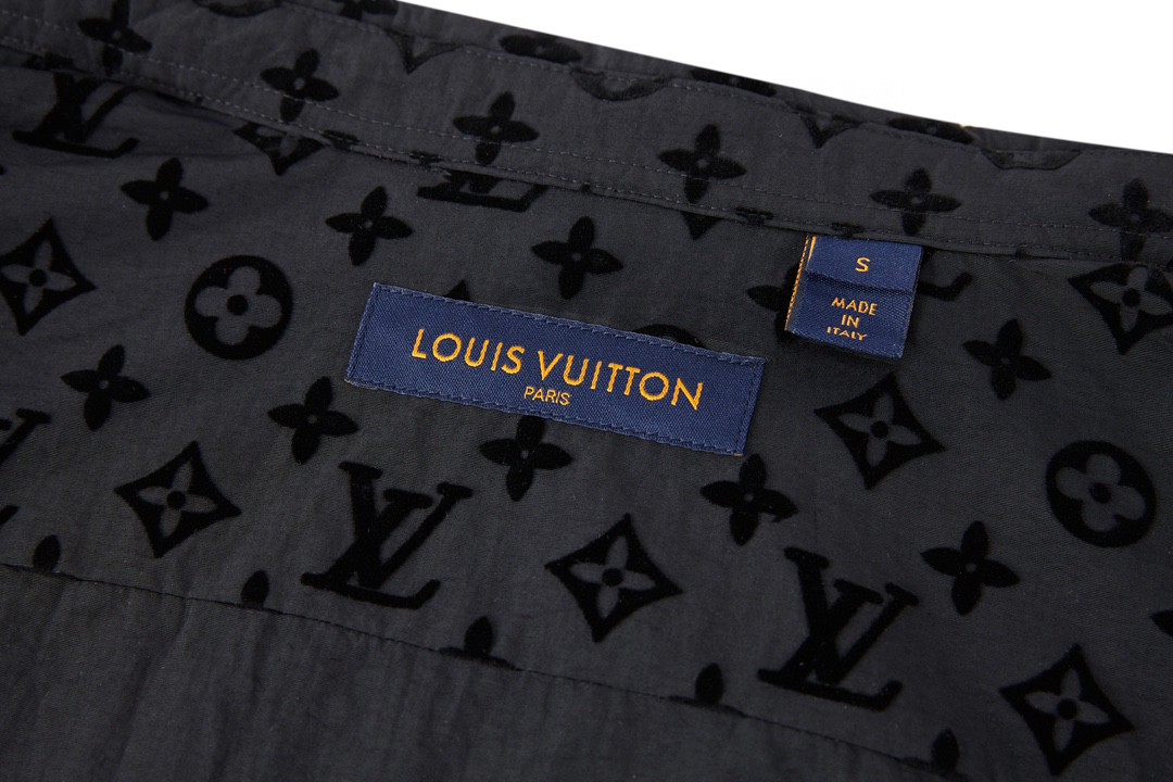 LOUIS VUITTON 路易威登 植绒满印logo印花单排扣衬衫 长袖 外套 黑色 1A979D
