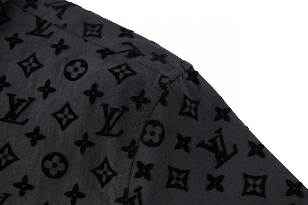 LOUIS VUITTON 路易威登 植绒满印logo印花单排扣衬衫 长袖 外套 黑色 1A979D