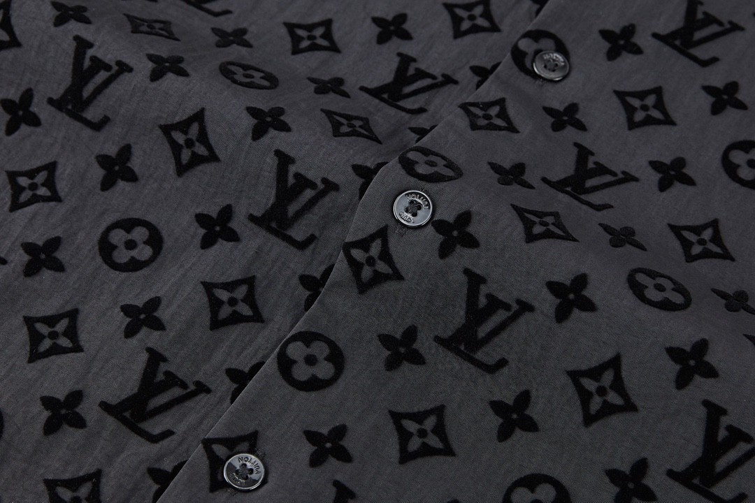 LOUIS VUITTON 路易威登 植绒满印logo印花单排扣衬衫 长袖 外套 黑色 1A979D