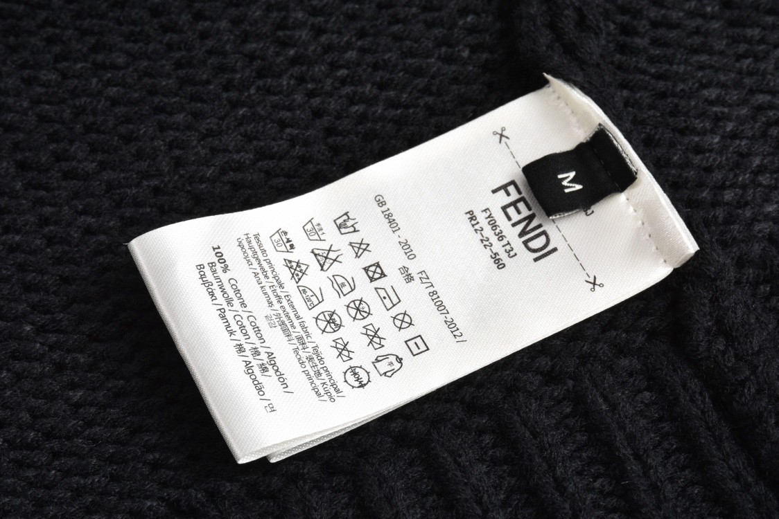 FENDI 芬迪 字母logo嵌花羊毛套头毛衣 长袖 圆领 秋冬 黑色 白色 FZZ387A3M3F0QA0