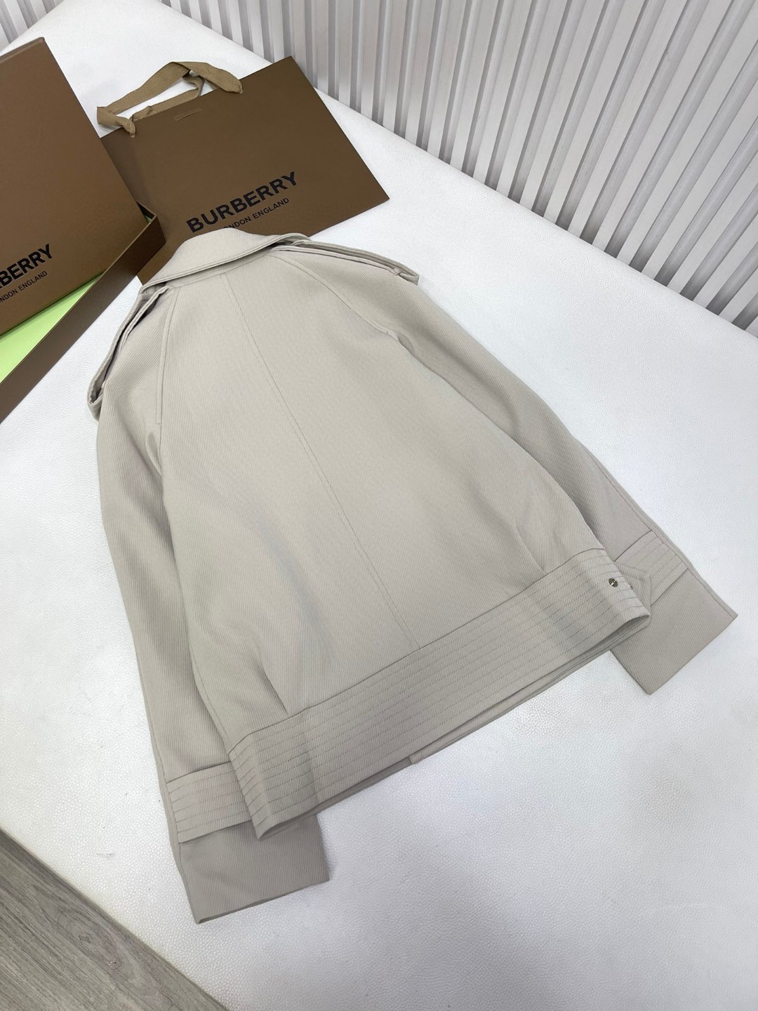 Burberry 巴宝莉 纯色翻领单排扣夹克 风衣 长袖 外套 短款 女款 米色 80873491