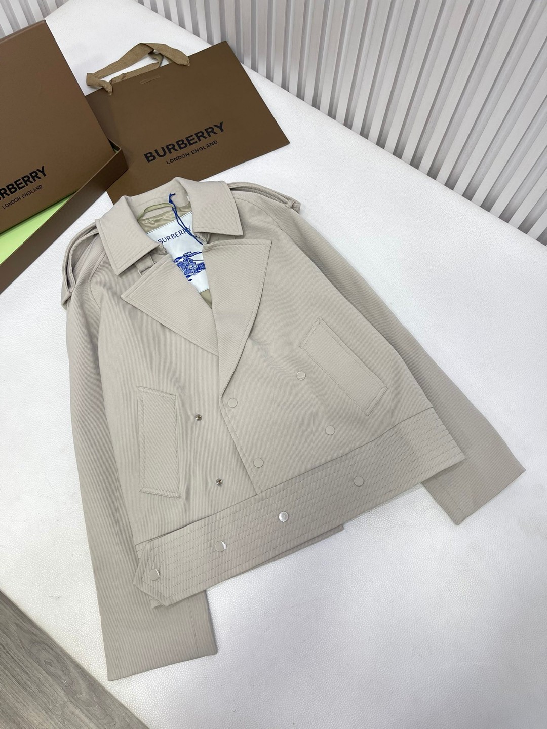 Burberry 巴宝莉 纯色翻领单排扣夹克 风衣 长袖 外套 短款 女款 米色 80873491