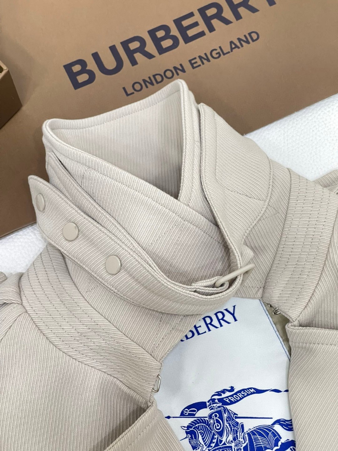 Burberry 巴宝莉 纯色翻领单排扣夹克 风衣 长袖 外套 短款 女款 米色 80873491