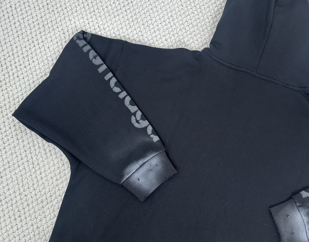 Balenciaga 巴黎世家 做旧字母印花连帽卫衣 长袖 秋冬 黑色 767877TQVT71083