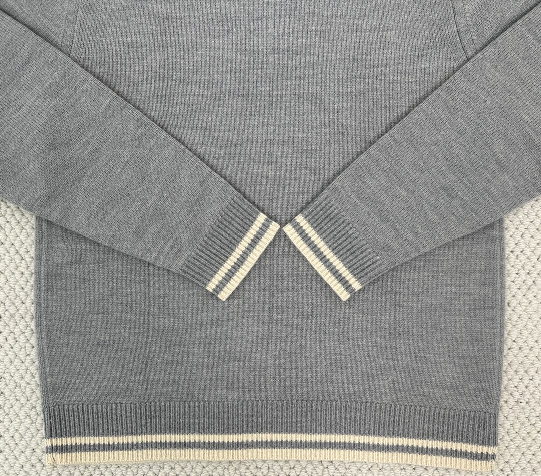 DIOR 迪奥 刺绣字母Logo圆领毛衣 秋冬 长袖 灰色 443M650AT879-C880