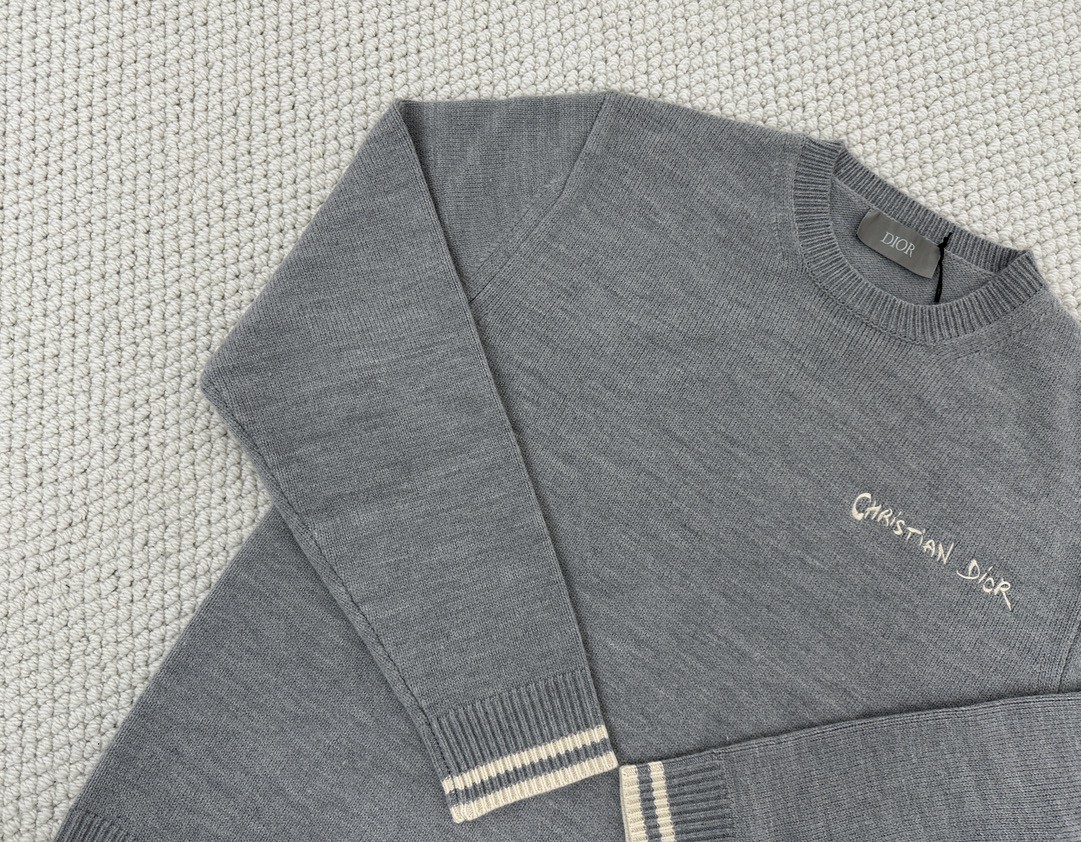 DIOR 迪奥 刺绣字母Logo圆领毛衣 秋冬 长袖 灰色 443M650AT879-C880