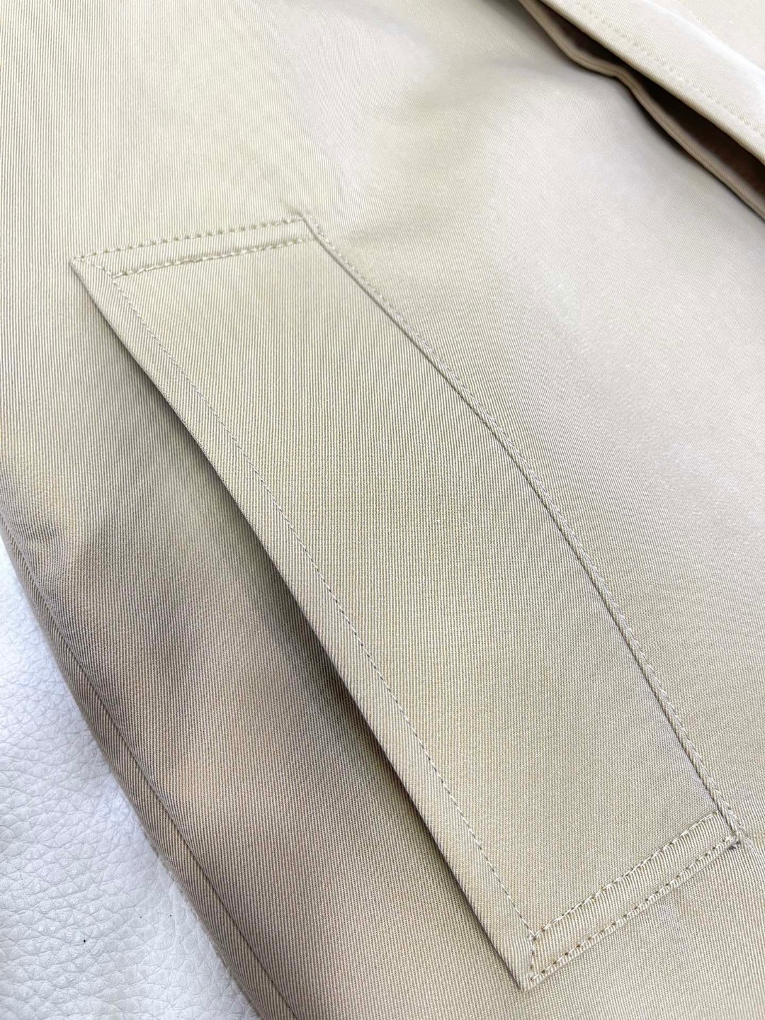 Burberry 巴宝莉 单排扣翻领风衣 夹克 长袖 外套 短款 女款 卡其色 80931311