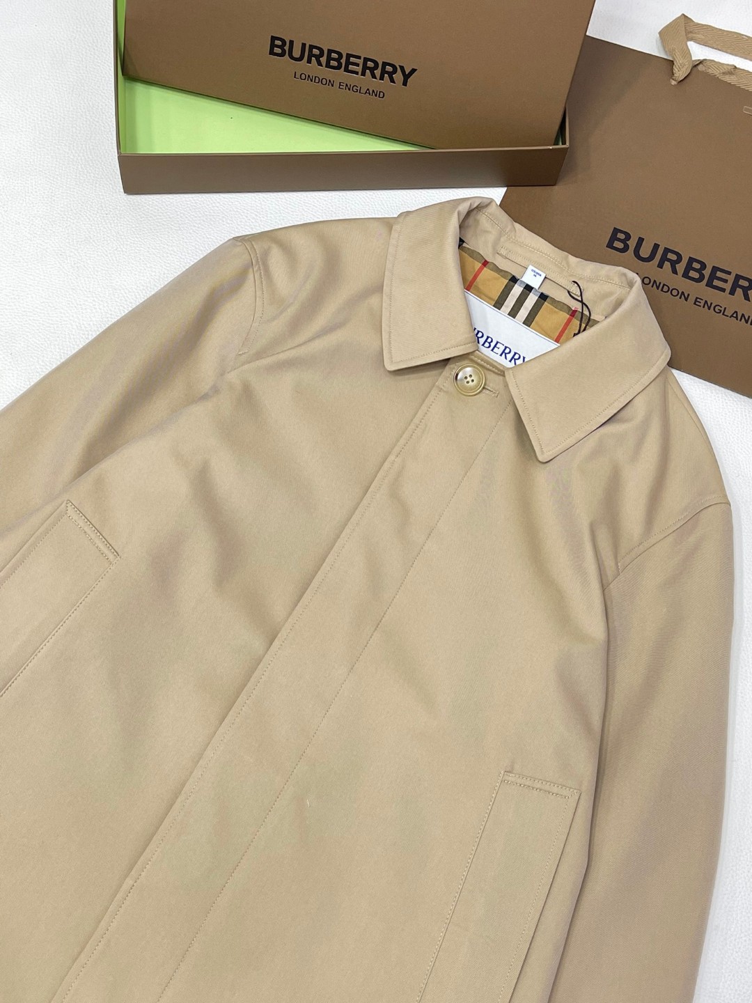 Burberry 巴宝莉 单排扣翻领风衣 夹克 长袖 外套 短款 女款 卡其色 80931311