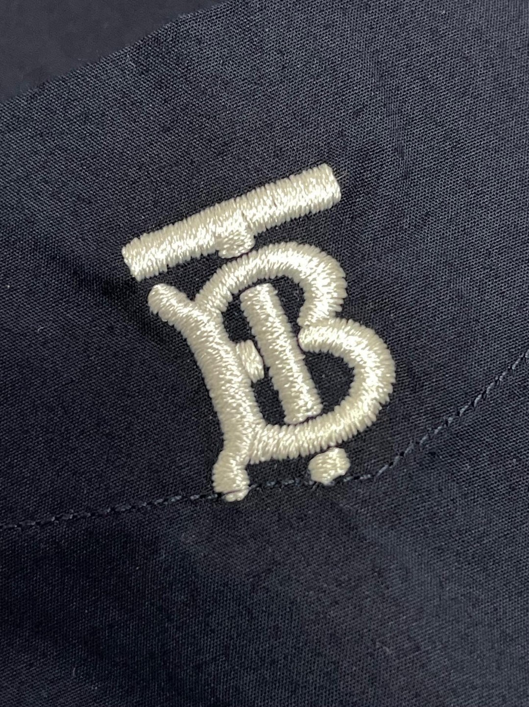 Burberry 巴宝莉 纯色字母刺绣logo单排扣衬衫 长袖 外套 白色 浅蓝色 黑色 藏蓝色  80430601