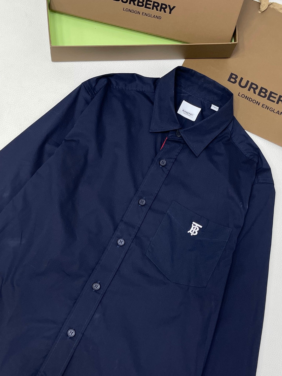 Burberry 巴宝莉 纯色字母刺绣logo单排扣衬衫 长袖 外套 白色 浅蓝色 黑色 藏蓝色  80430601