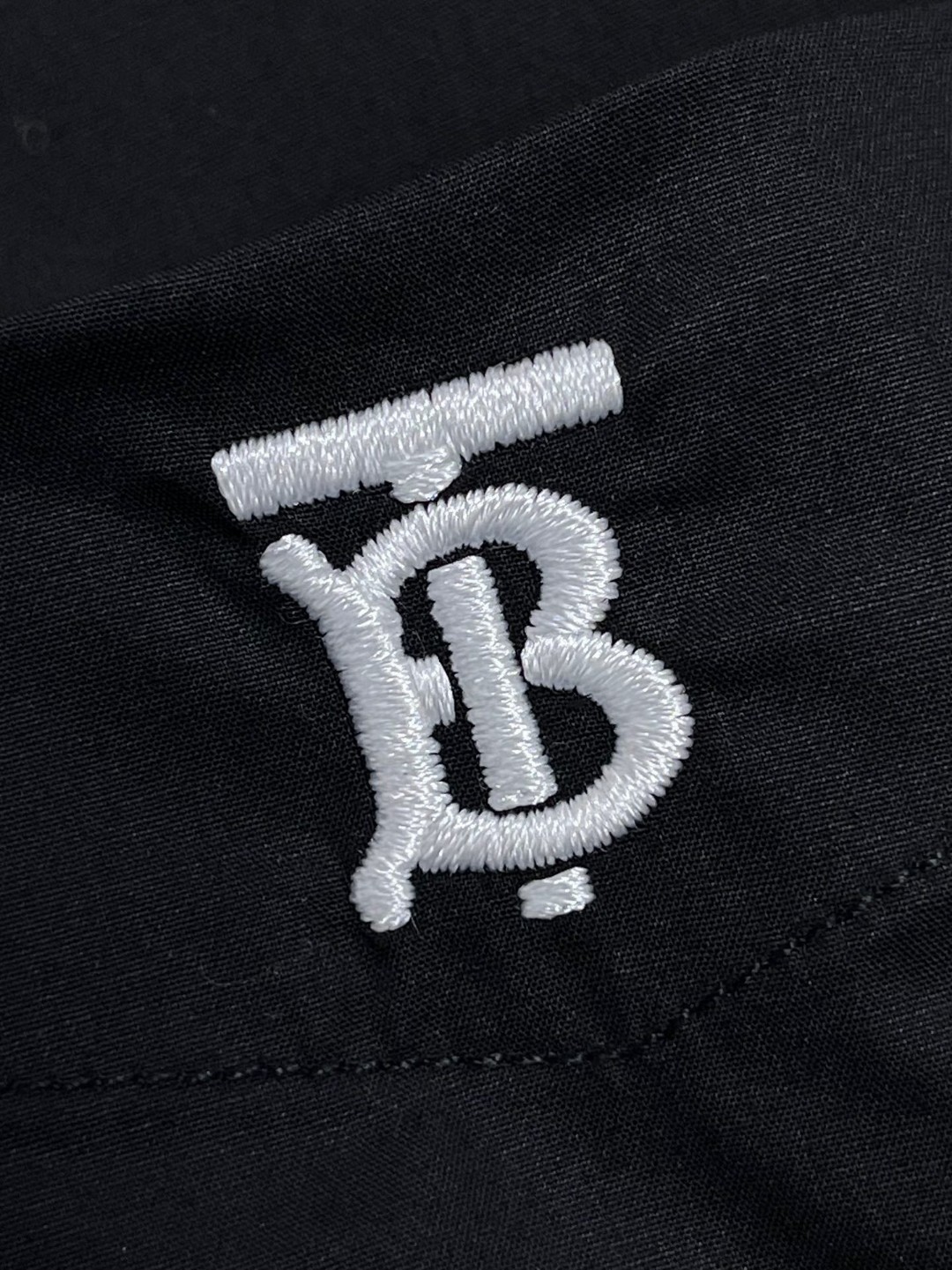 Burberry 巴宝莉 纯色字母刺绣logo单排扣衬衫 长袖 外套 白色 浅蓝色 黑色 藏蓝色  80430601