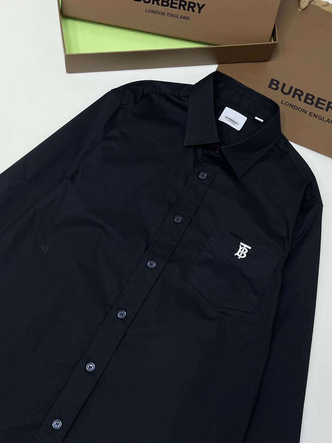 Burberry 巴宝莉 纯色字母刺绣logo单排扣衬衫 长袖 外套 白色 浅蓝色 黑色 藏蓝色  80430601