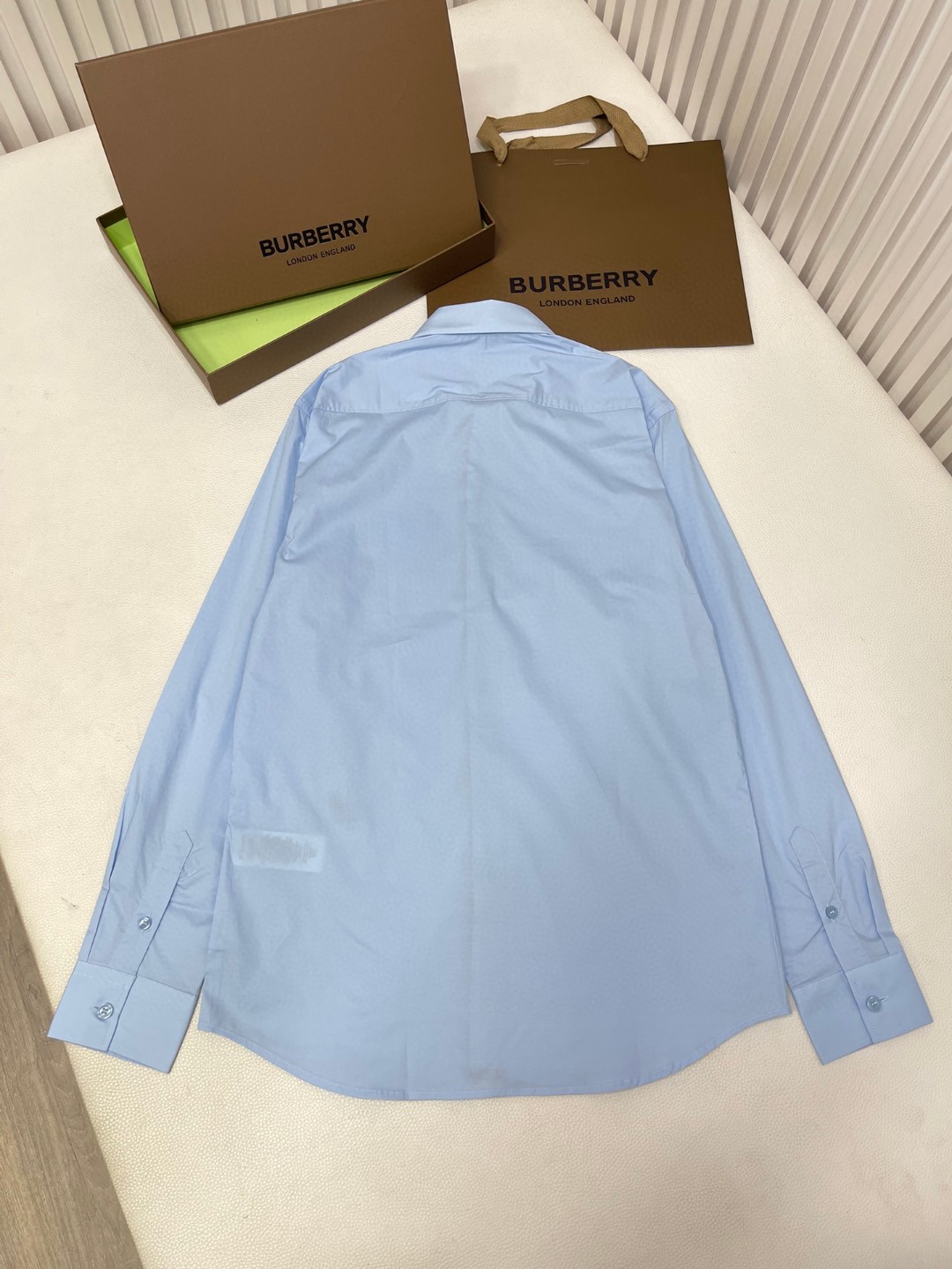 Burberry 巴宝莉 纯色字母刺绣logo单排扣衬衫 长袖 外套 白色 浅蓝色 黑色 藏蓝色  80430601