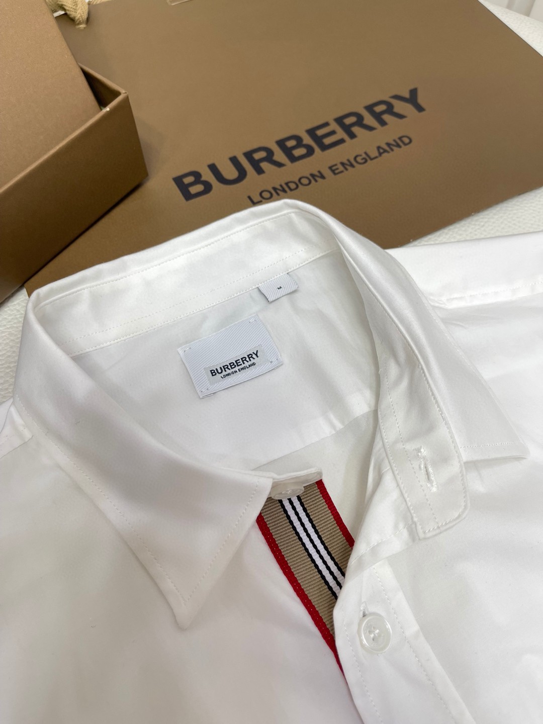 Burberry 巴宝莉 纯色字母刺绣logo单排扣衬衫 长袖 外套 白色 浅蓝色 黑色 藏蓝色  80430601