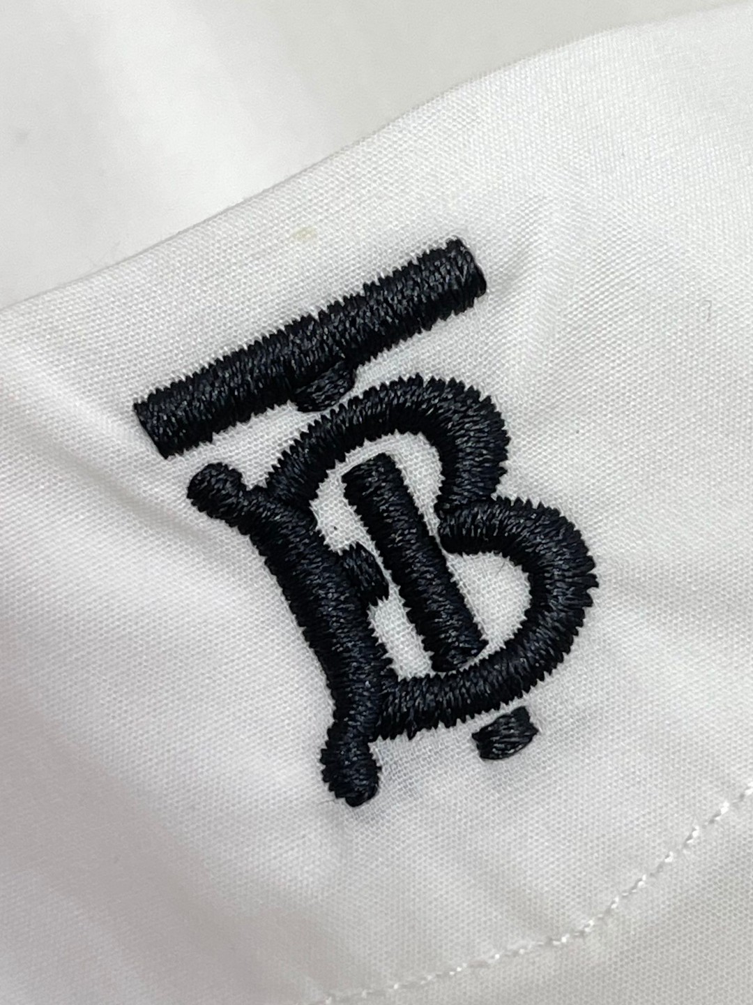 Burberry 巴宝莉 纯色字母刺绣logo单排扣衬衫 长袖 外套 白色 浅蓝色 黑色 藏蓝色  80430601