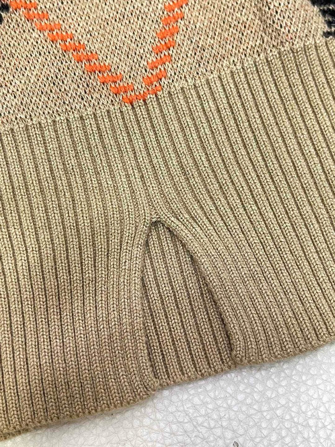 Burberry 巴宝莉 经典格纹圆领毛衣 针织衫 长袖  秋冬款 沙色 80934861