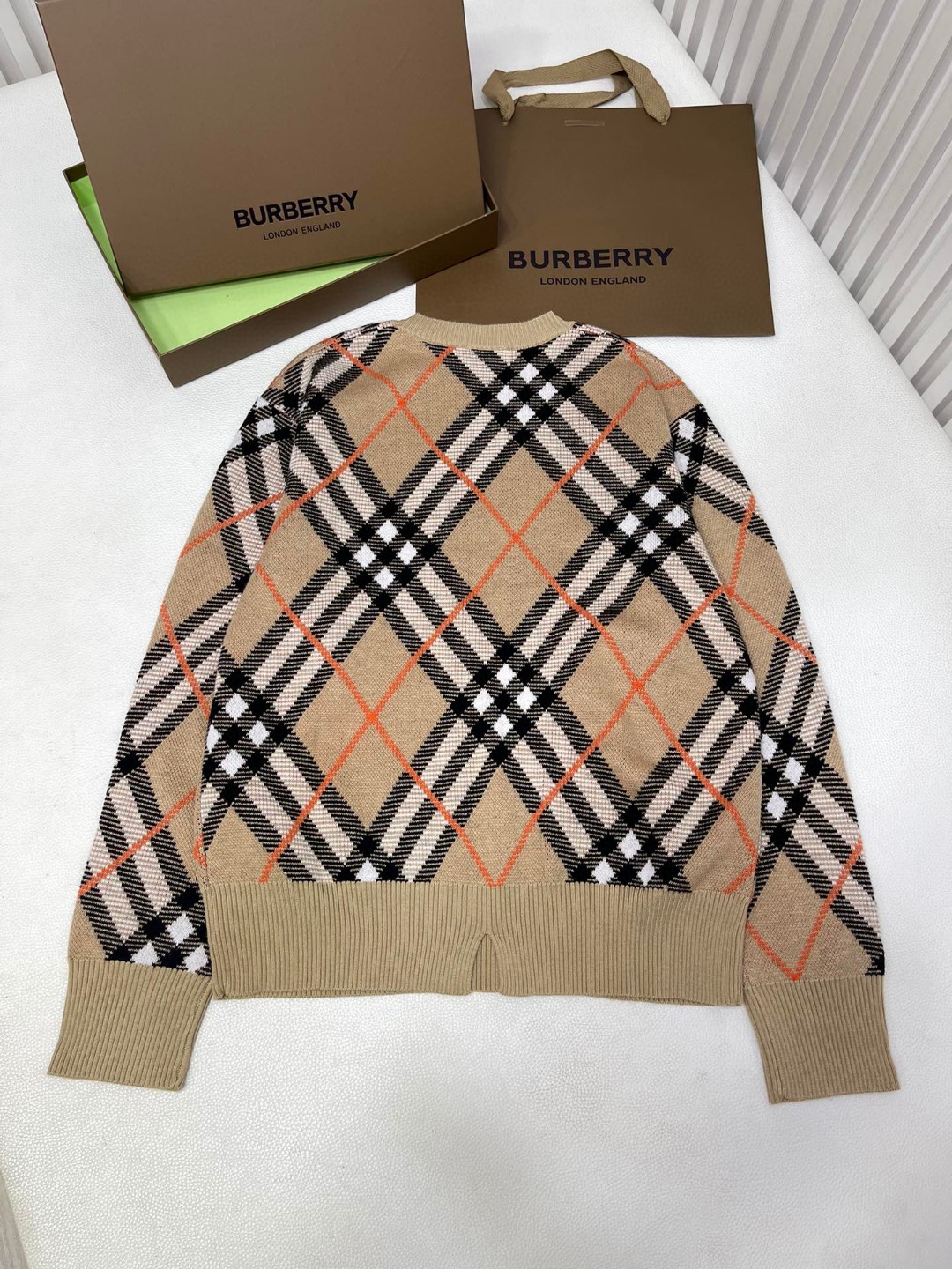 Burberry 巴宝莉 经典格纹圆领毛衣 针织衫 长袖  秋冬款 沙色 80934861