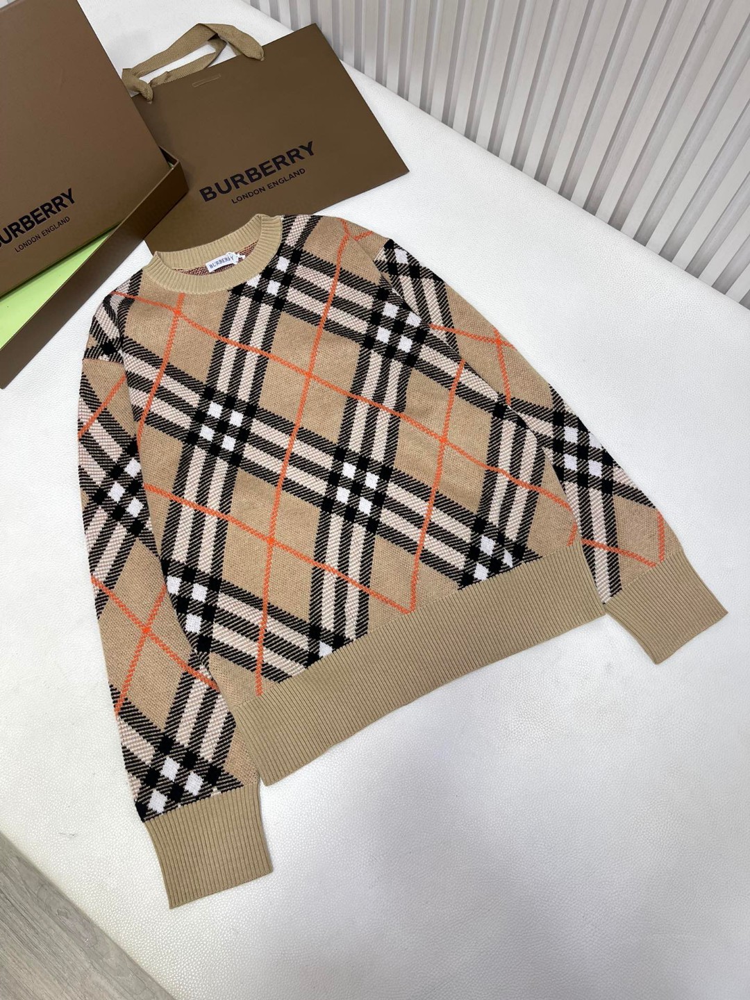 Burberry 巴宝莉 经典格纹圆领毛衣 针织衫 长袖  秋冬款 沙色 80934861